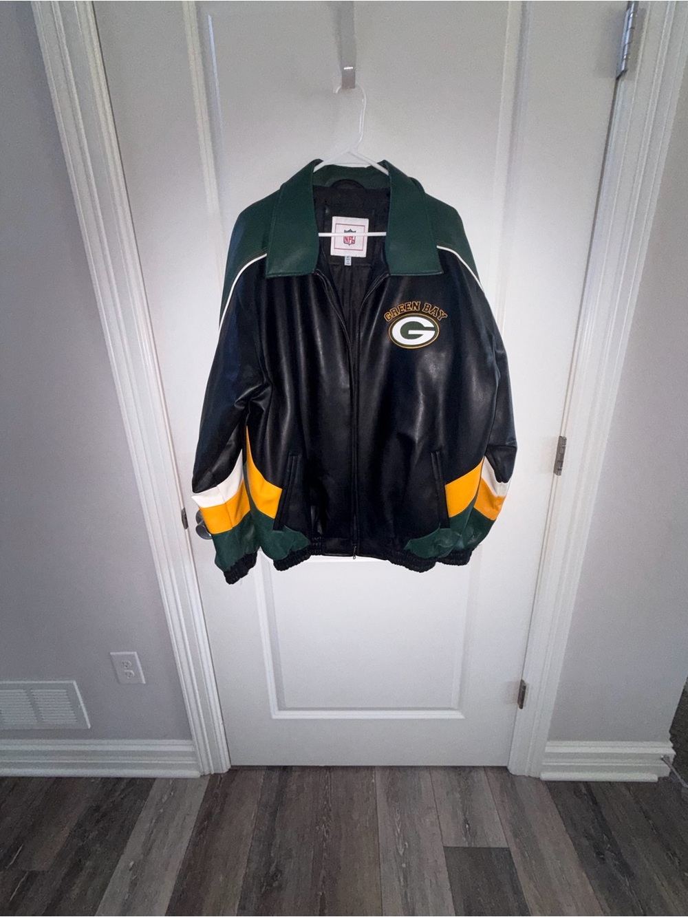 Vintage Men’s Green Bay Packers NFL Leather Jacket